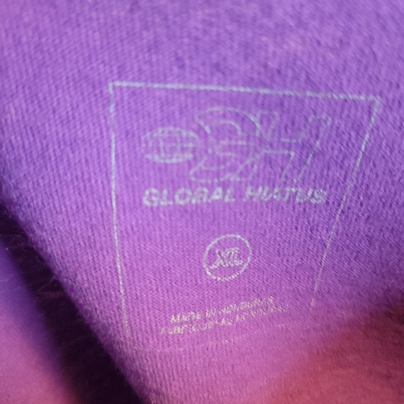 Urban Outfitters V1 Landscape Purple Relaxed Fit Men's Mountains Graphic Tee - Picture 6 of 9